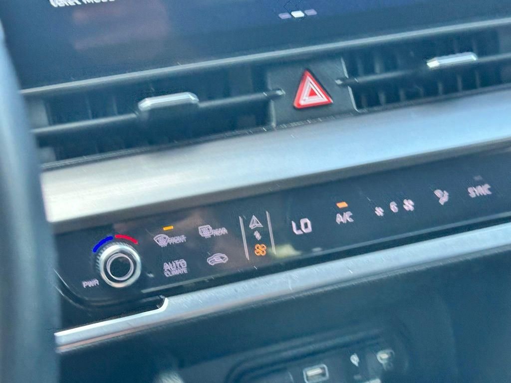 Used 2024 Kia Sportage EX image 21