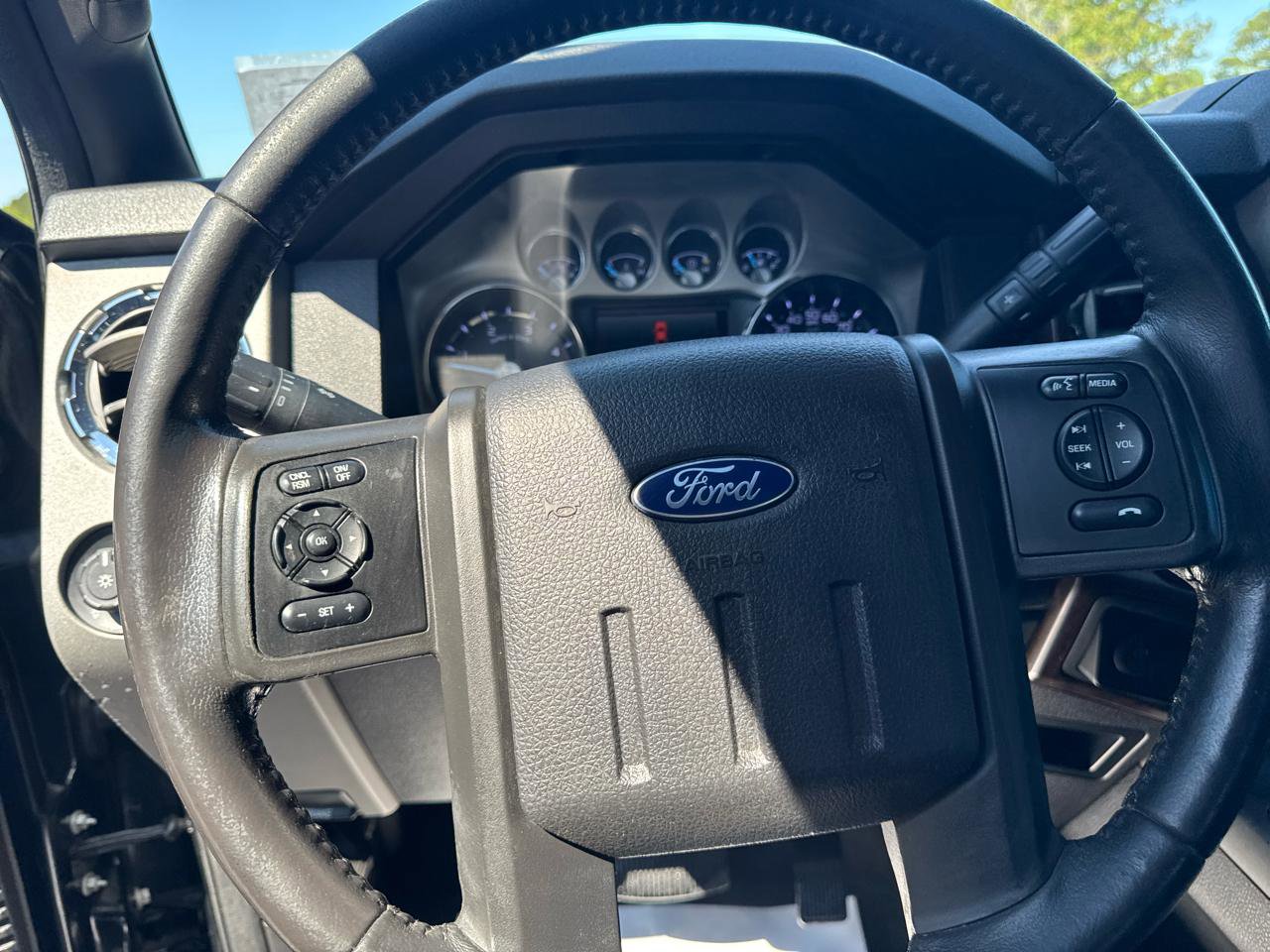 Used 2015 Ford F250 Lariat w/ Lariat Ultimate Package AWD/4WD image 17