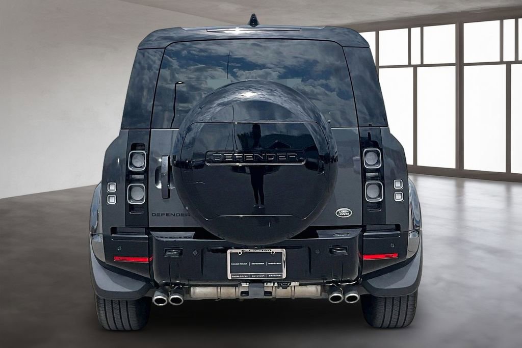 Used 2023 Land Rover Defender 110 V8 AWD/4WD image 4