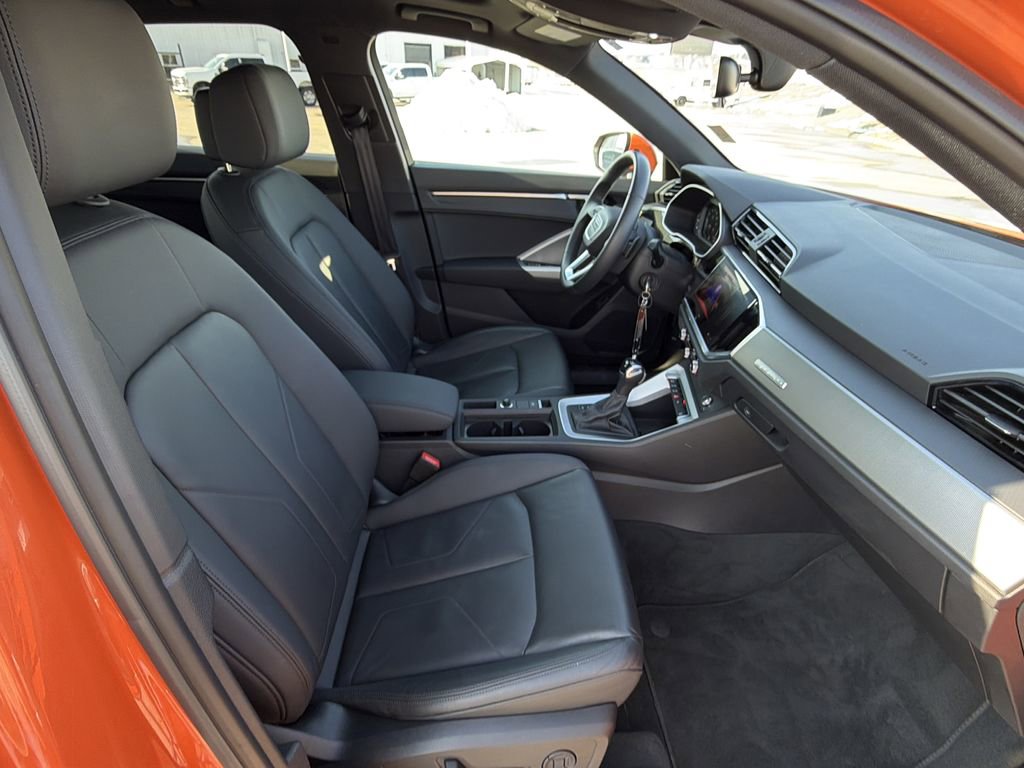 Used 2025 Audi Q3 2.0T Premium image 11