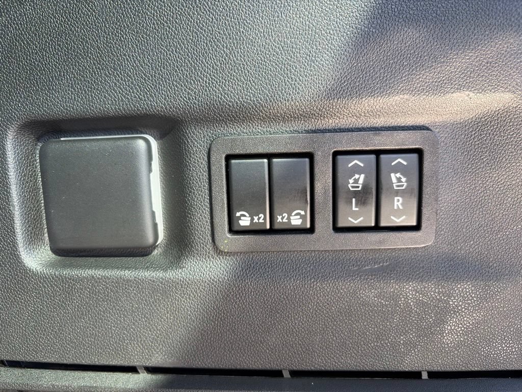 Used 2024 Chevrolet Suburban RST w/ Luxury Package AWD/4WD image 60