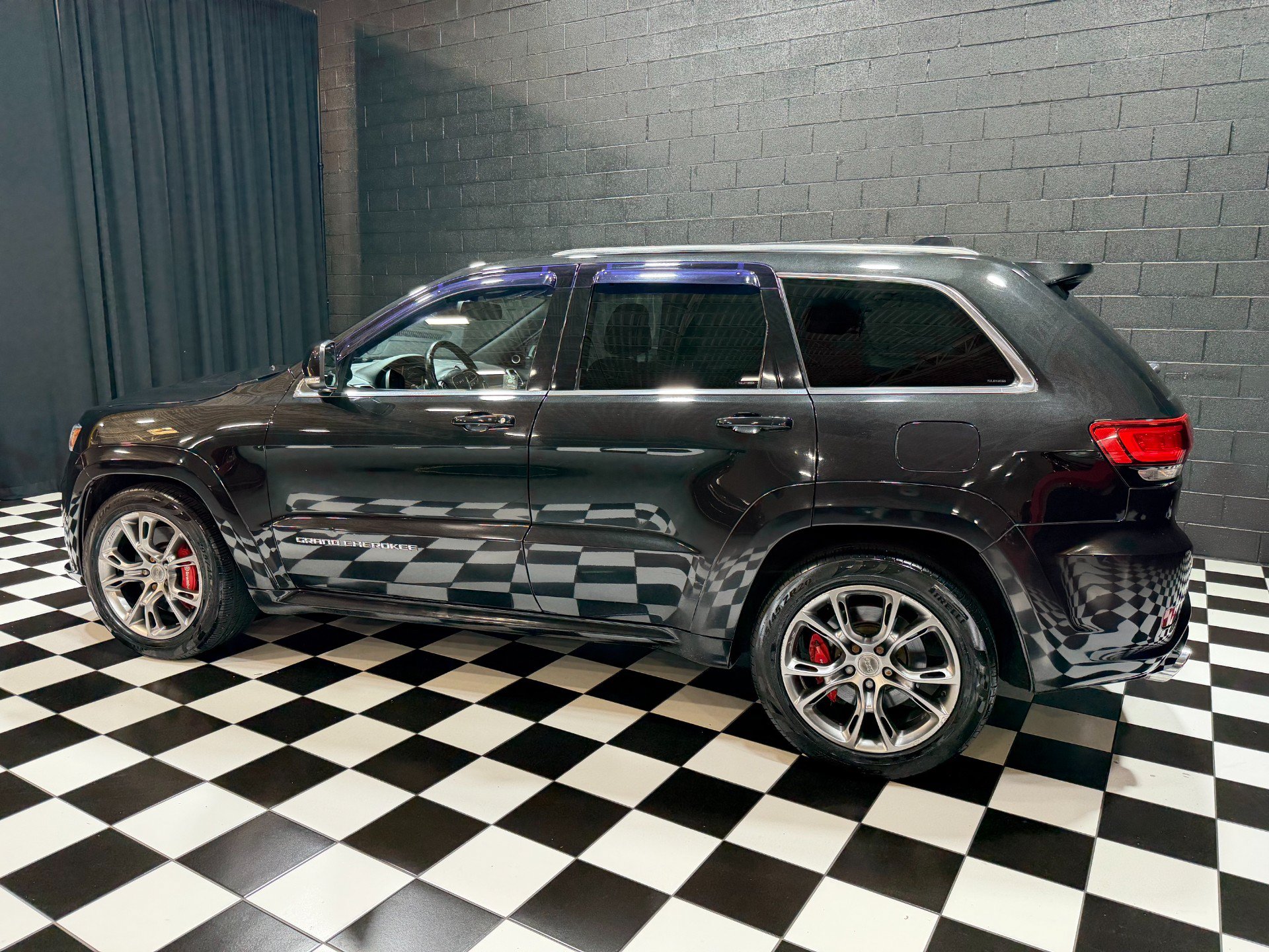 Used 2014 Jeep Grand Cherokee SRT8 w/ Luxury Group II AWD/4WD image 28