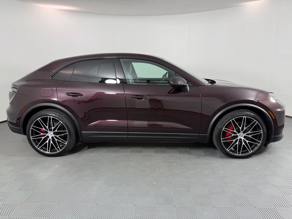 Certified 2025 Porsche Macan 4S Electric AWD/4WD image 8