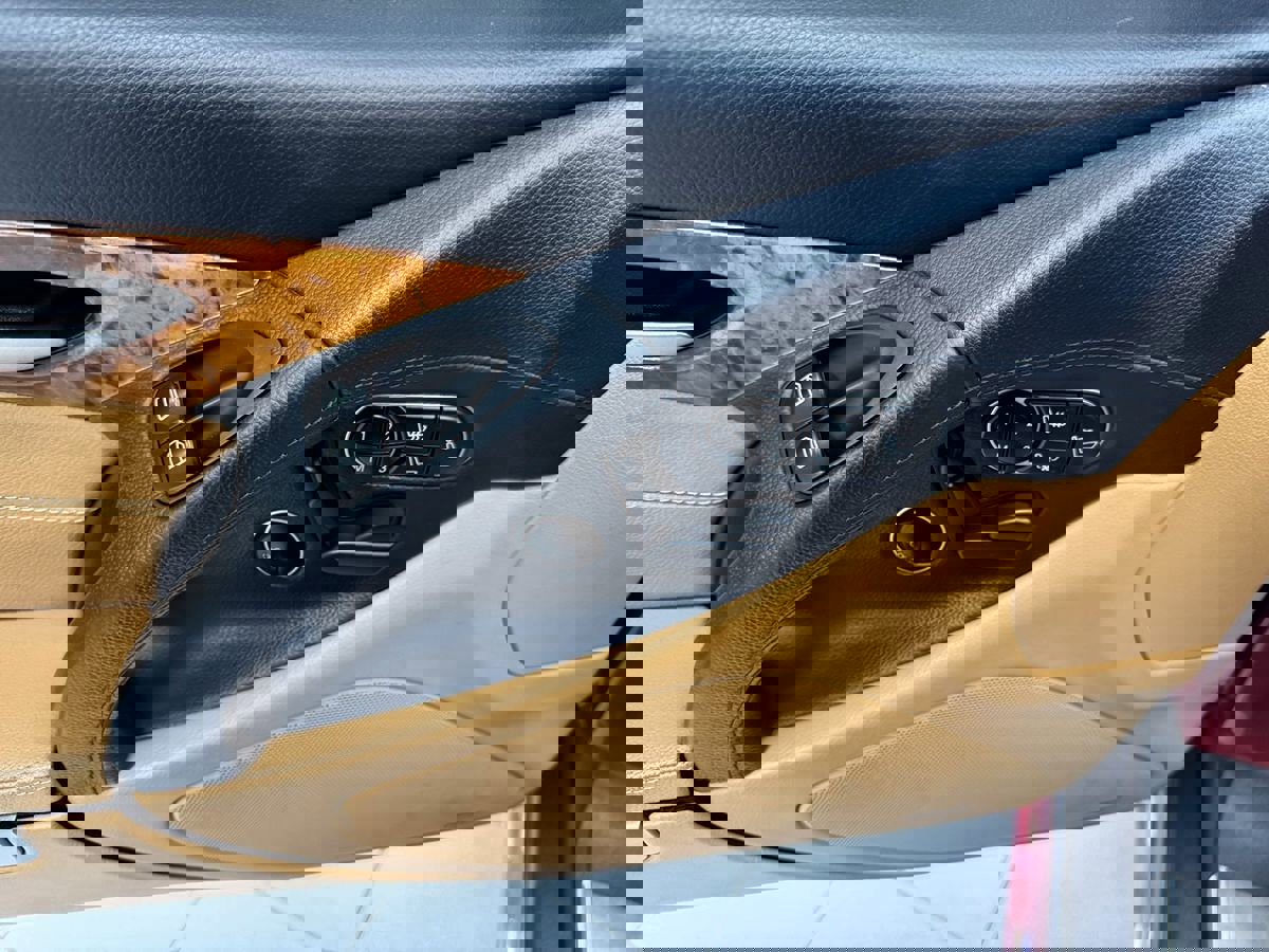 Used 2011 Mercedes-Benz SL 550 image 14