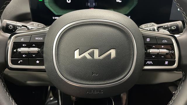 Used 2025 Kia Sorento EX image 25