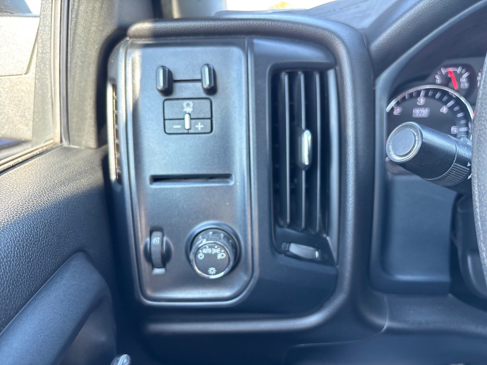 Used 2018 Chevrolet Silverado 2500 W/T w/ WT Fleet Convenience Package AWD/4WD image 20
