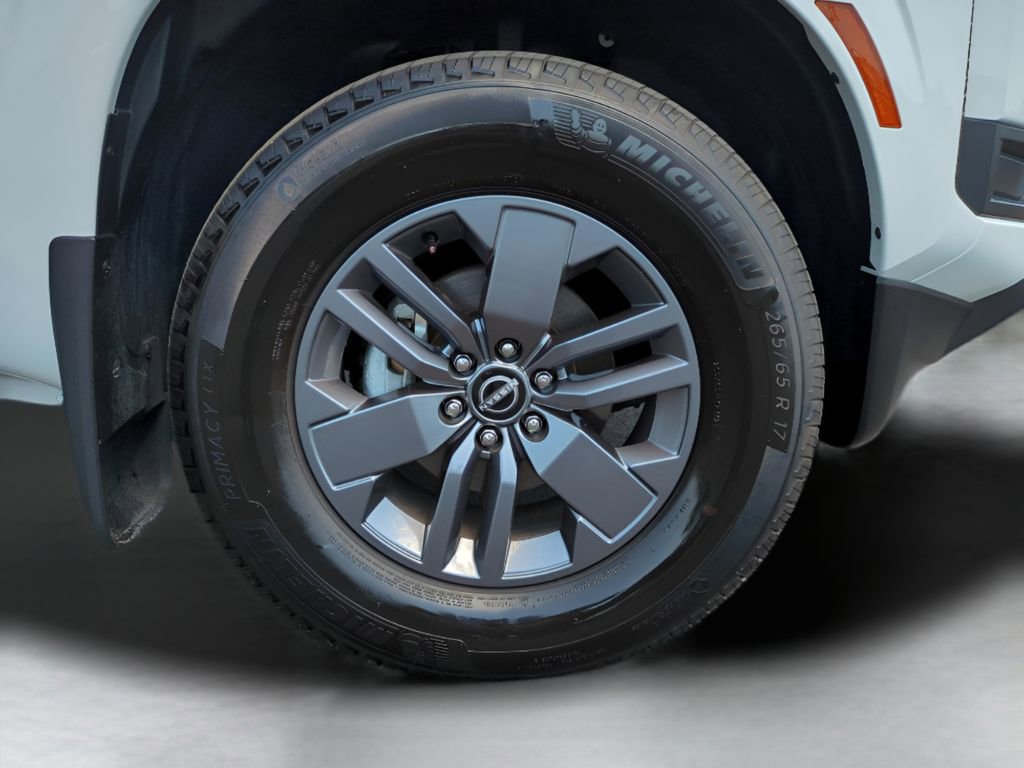 Used 2025 Nissan Frontier SV RWD image 11