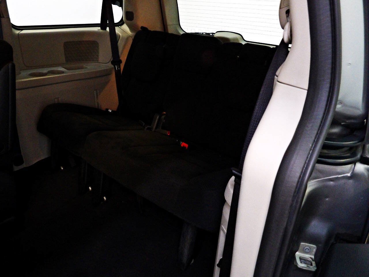 Used 2016 Dodge Grand Caravan SE FWD image 10