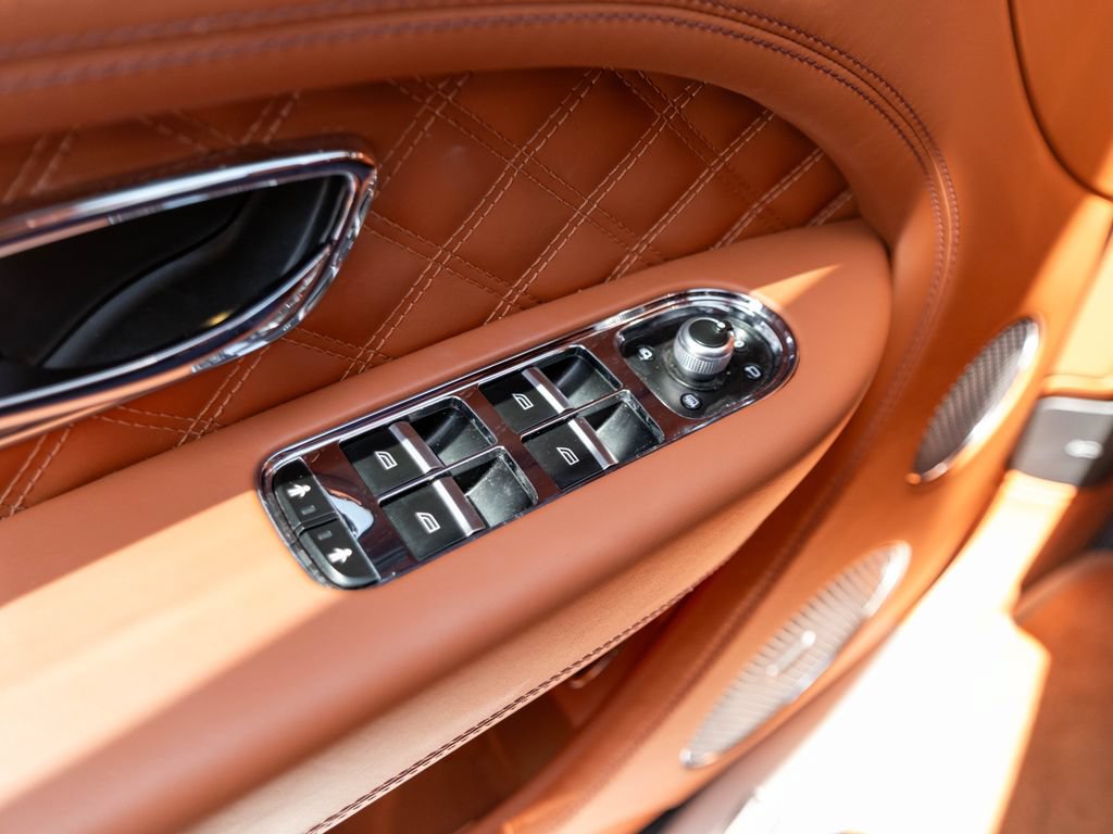 Used 2022 Bentley Bentayga AWD/4WD image 11
