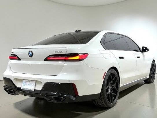 Used 2024 BMW 760i xDrive w/ Premium Package image 10