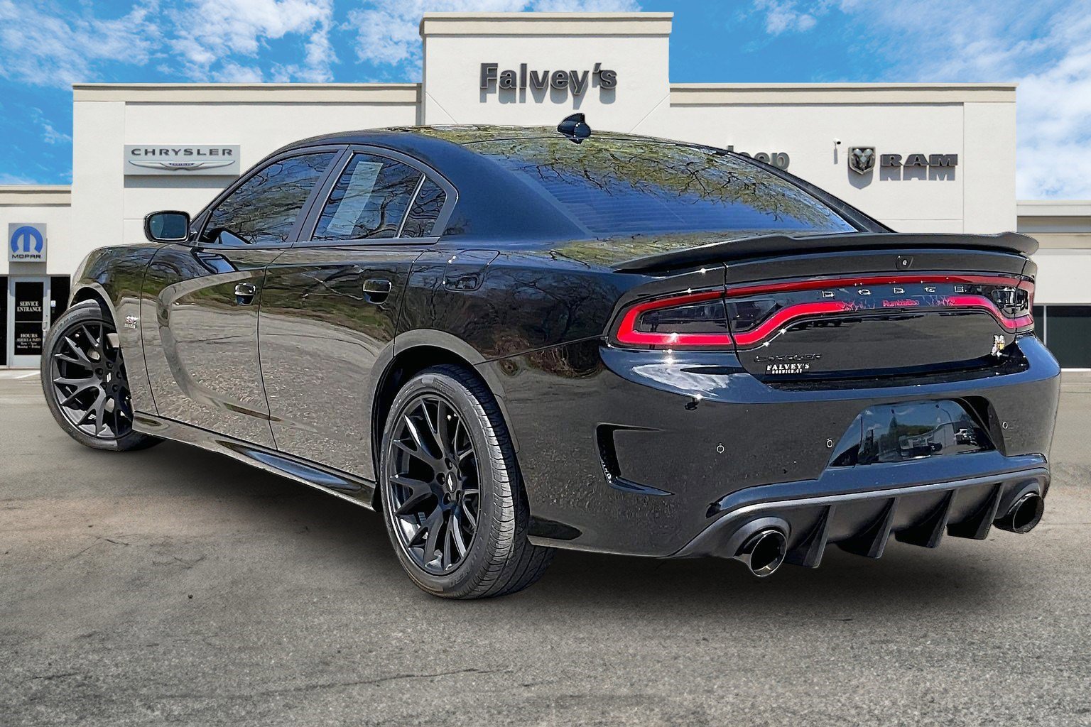 Used 2019 Dodge Charger Scat Pack w/ Dynamics Package RWD image 12