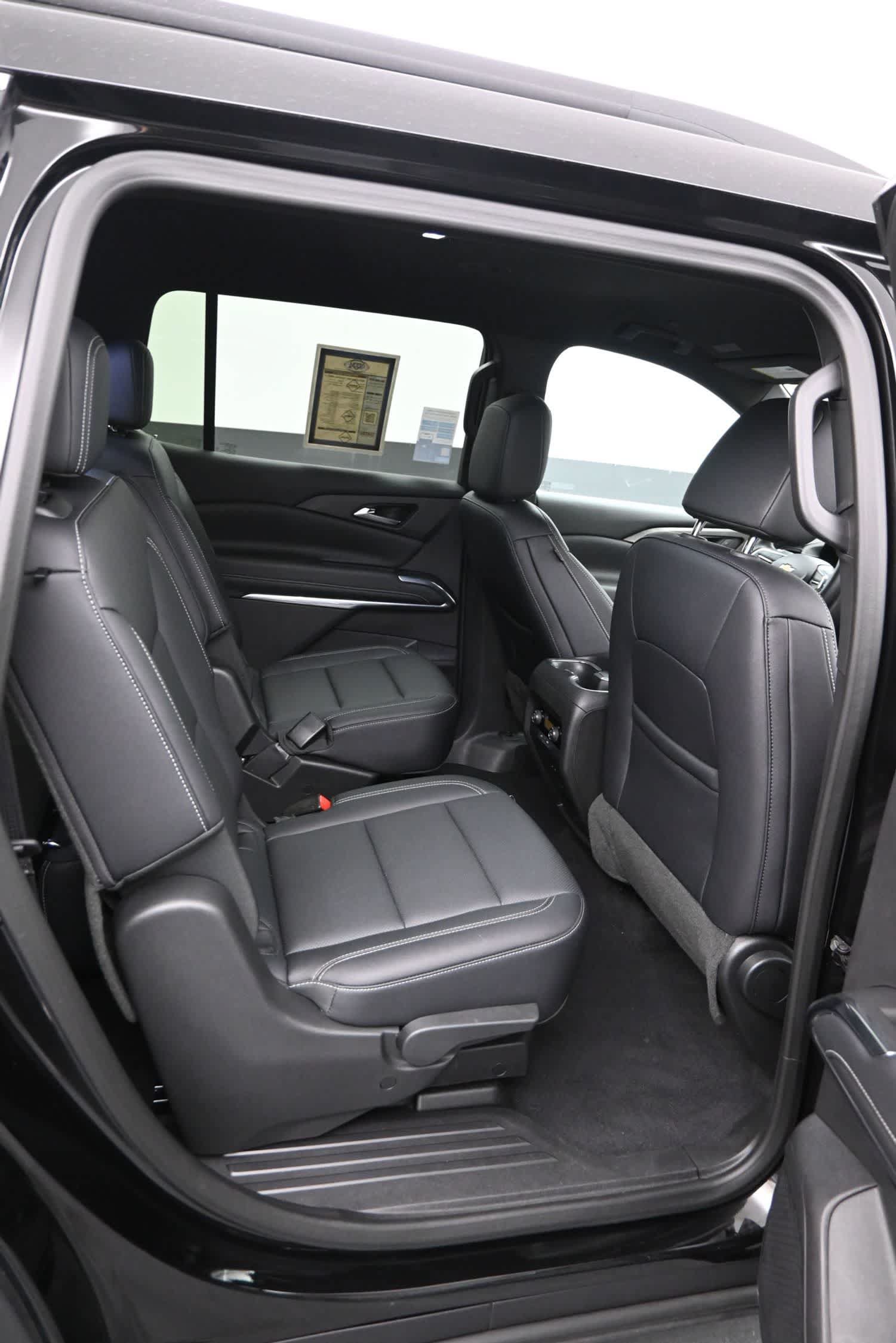 Used 2025 Chevrolet Traverse LT AWD/4WD image 12