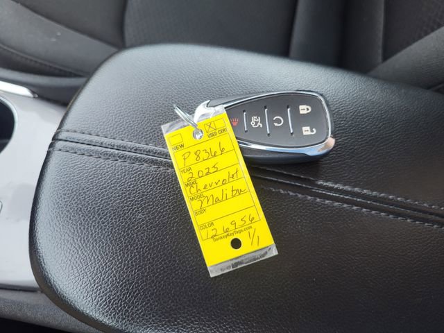 Used 2025 Chevrolet Malibu LT image 23
