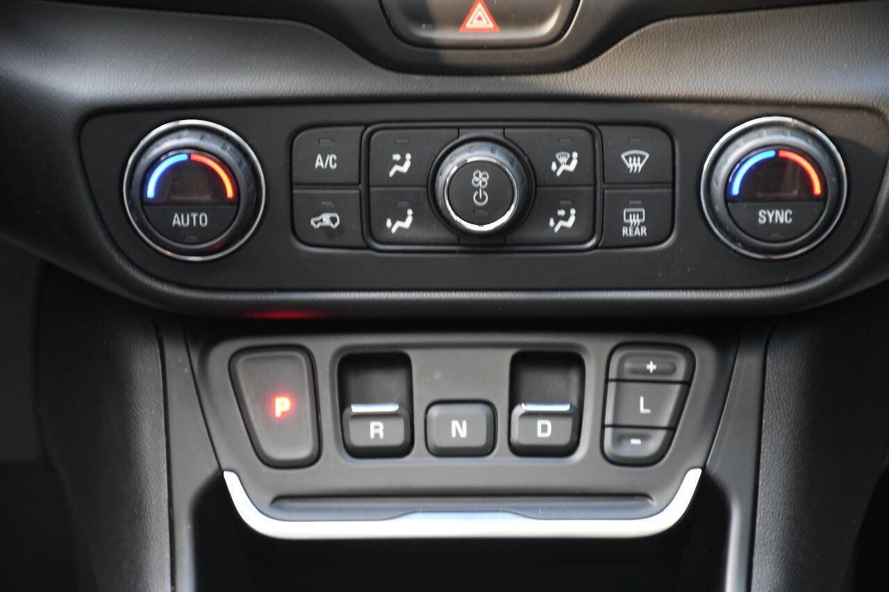 Used 2021 GMC Terrain SLT w/ Elevation Edition image 28