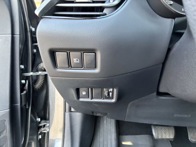 Used 2021 Toyota C-HR LE FWD image 17