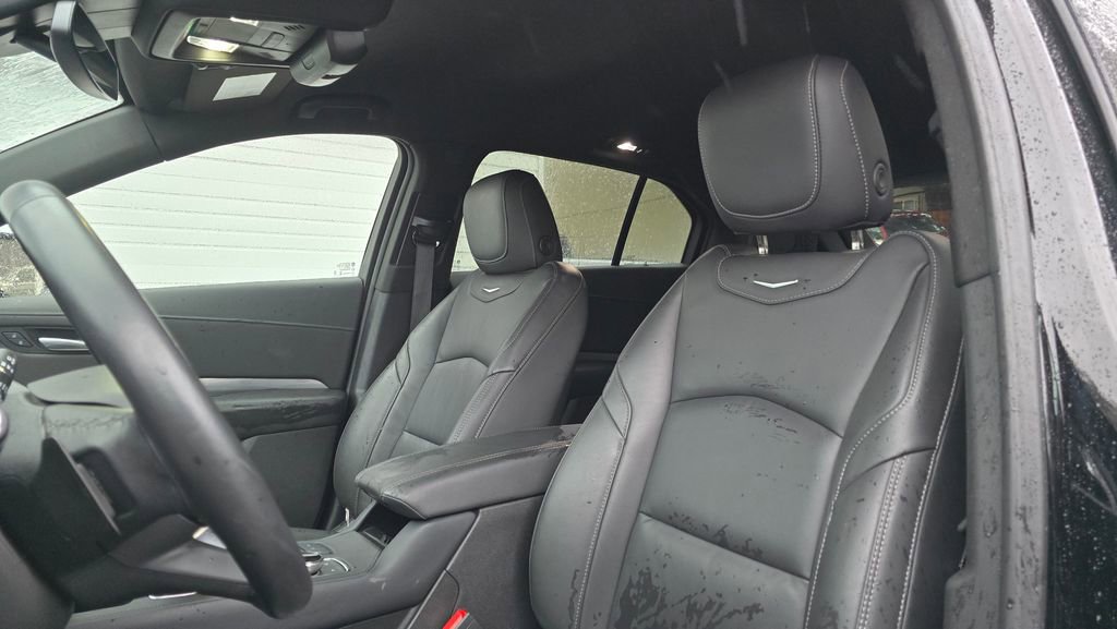 Used 2025 Cadillac XT4 Premium Luxury image 25