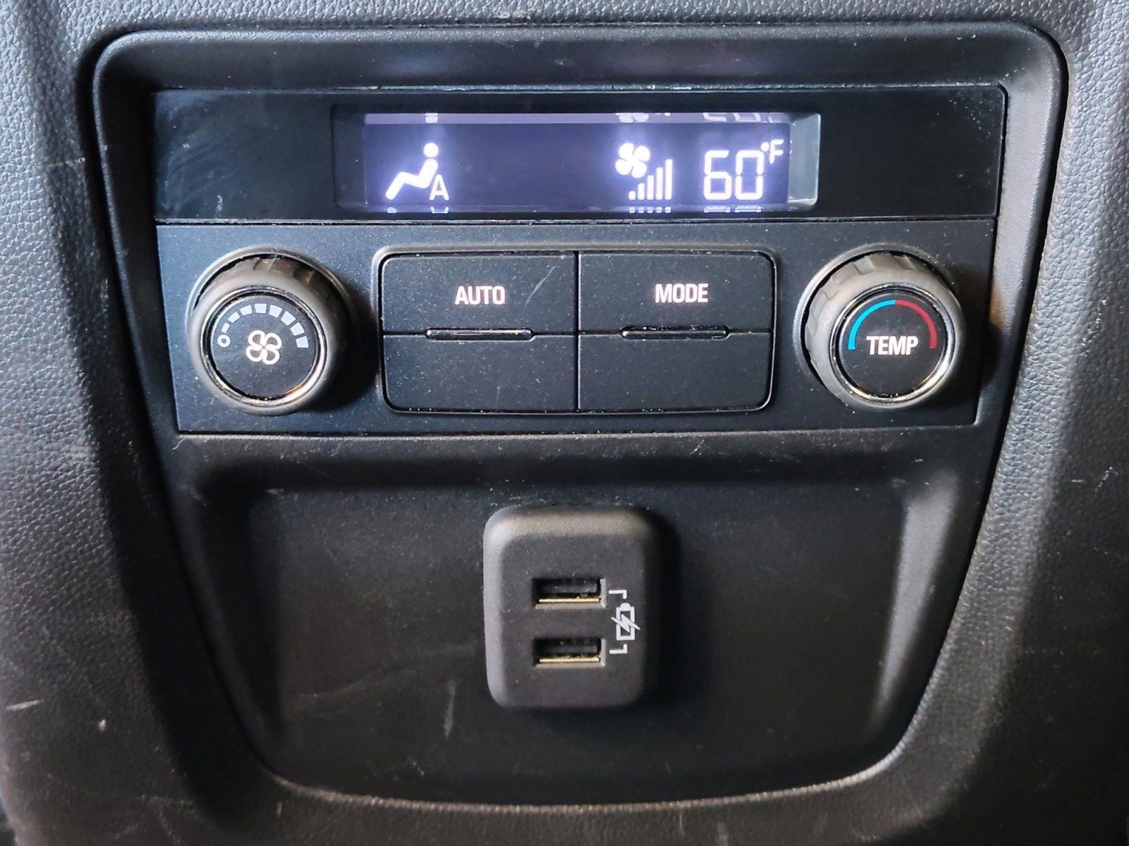 Used 2023 Buick Enclave Essence w/ Sport Touring Edition FWD image 32