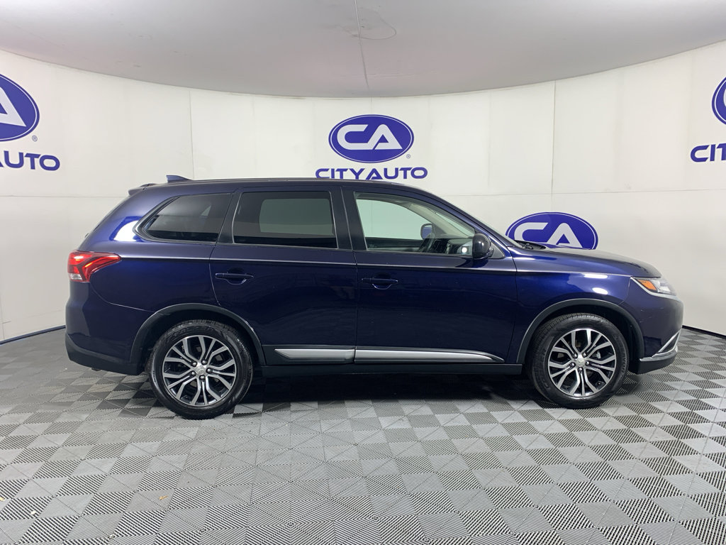 Used 2018 Mitsubishi Outlander ES image 2
