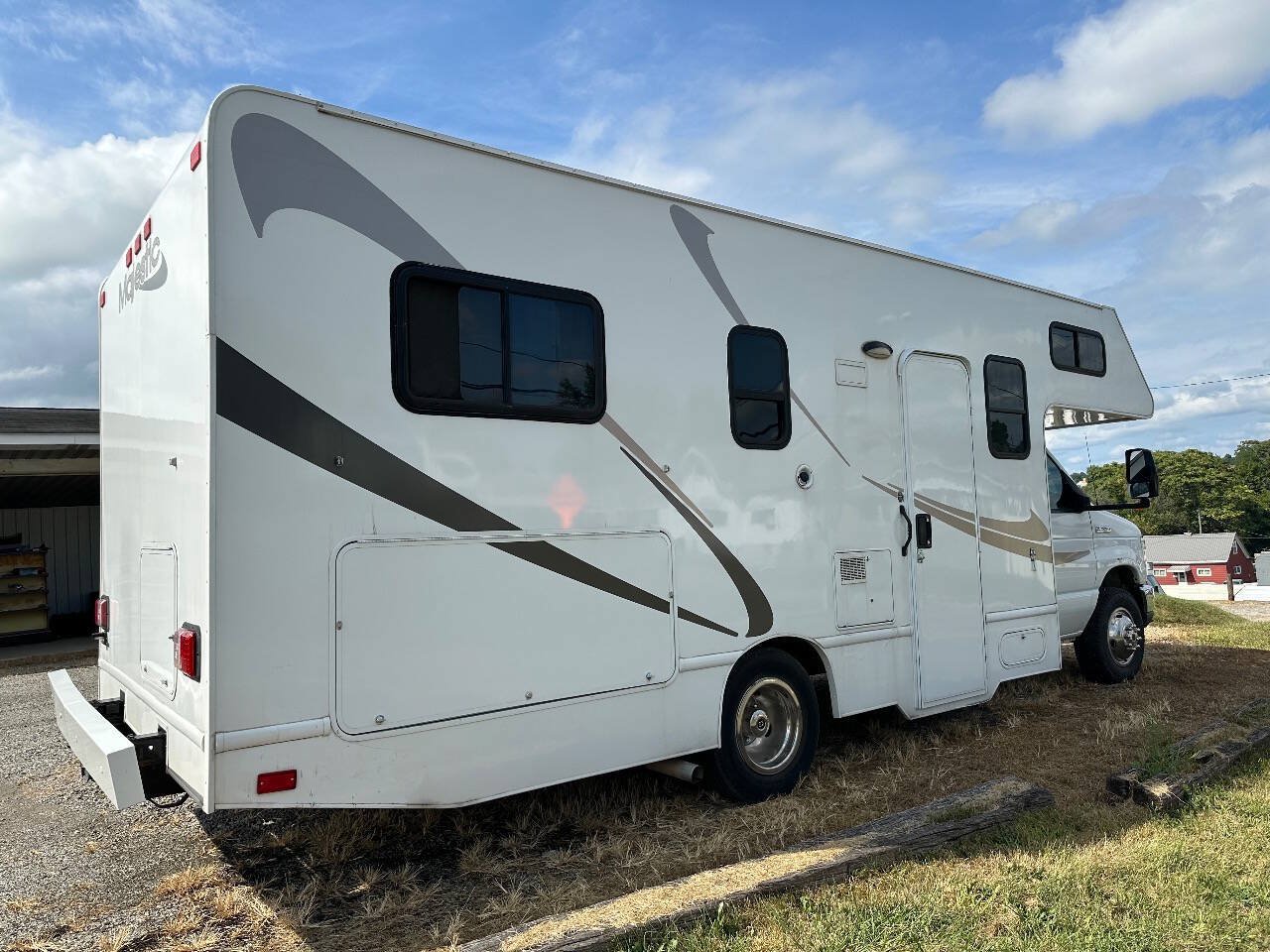 Used 2017 Ford E-350 and Econoline 350 Super Duty w/ Motorhome Prep Package RWD image 3