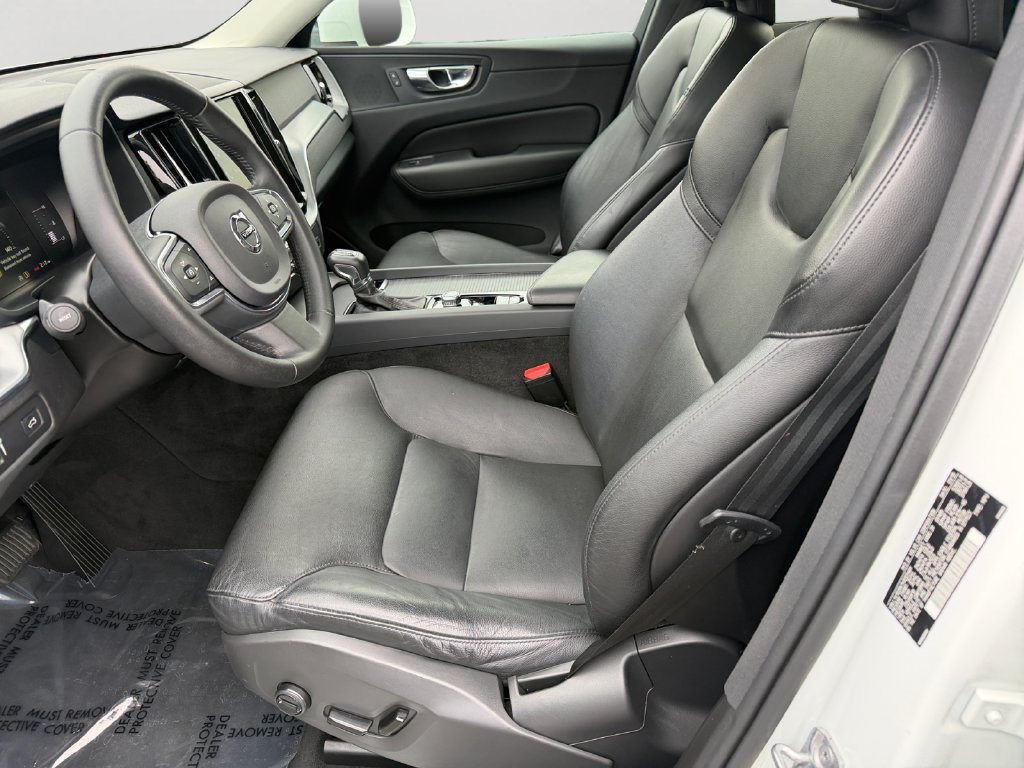 Used 2019 Volvo XC60 T5 Momentum w/ Premium Package AWD/4WD image 16