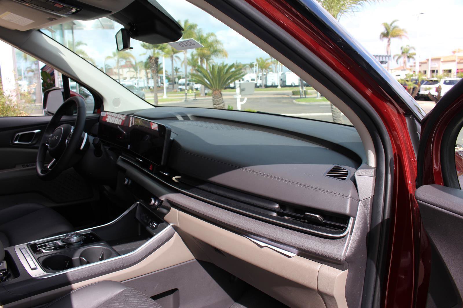 Used 2026 Kia Carnival EX image 15