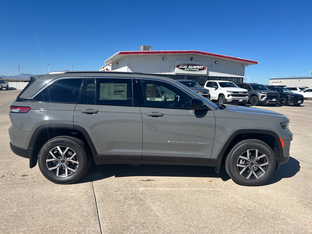 New 2027 Jeep Grand Cherokee Laredo X AWD/4WD image 7
