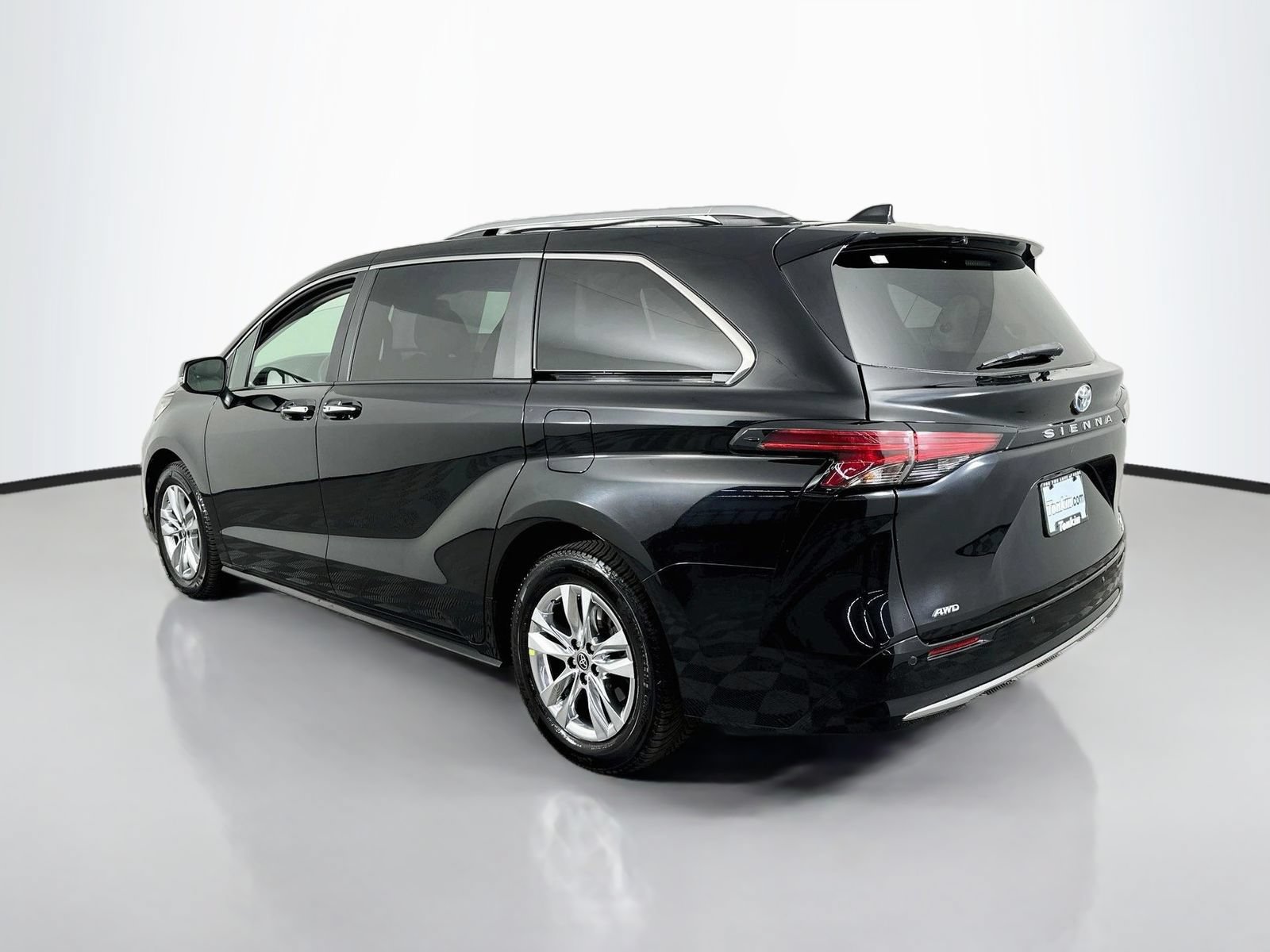 Used 2022 Toyota Sienna Limited AWD/4WD image 5