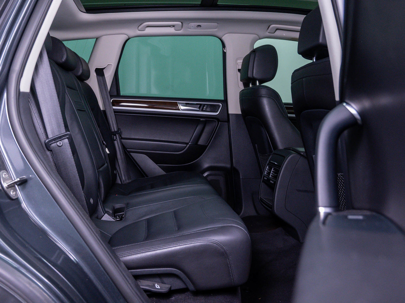 Used 2015 Volkswagen Touareg VR6 AWD/4WD image 12