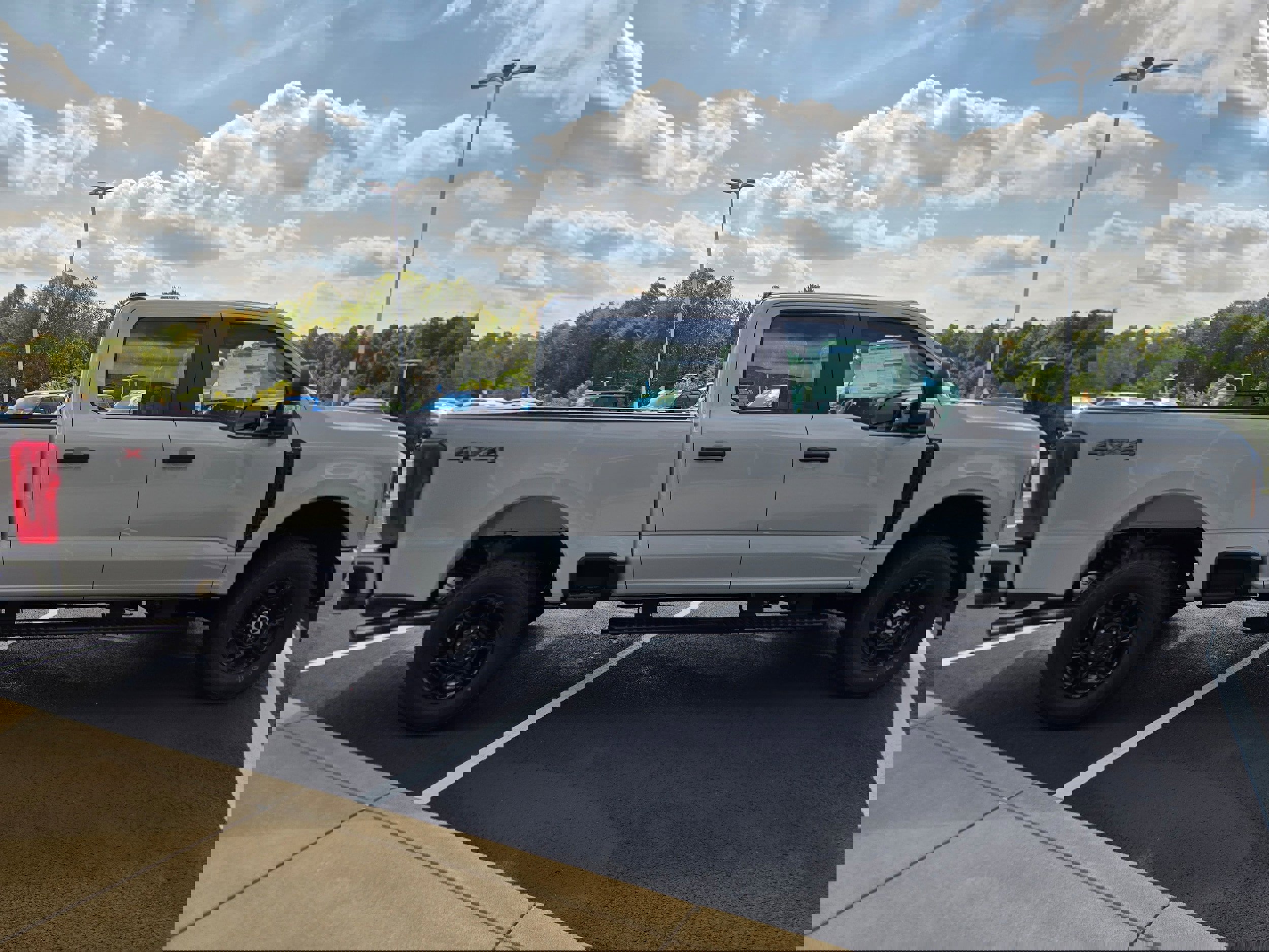 New 2026 Ford F250 4x4 Crew Cab Super Duty image 4