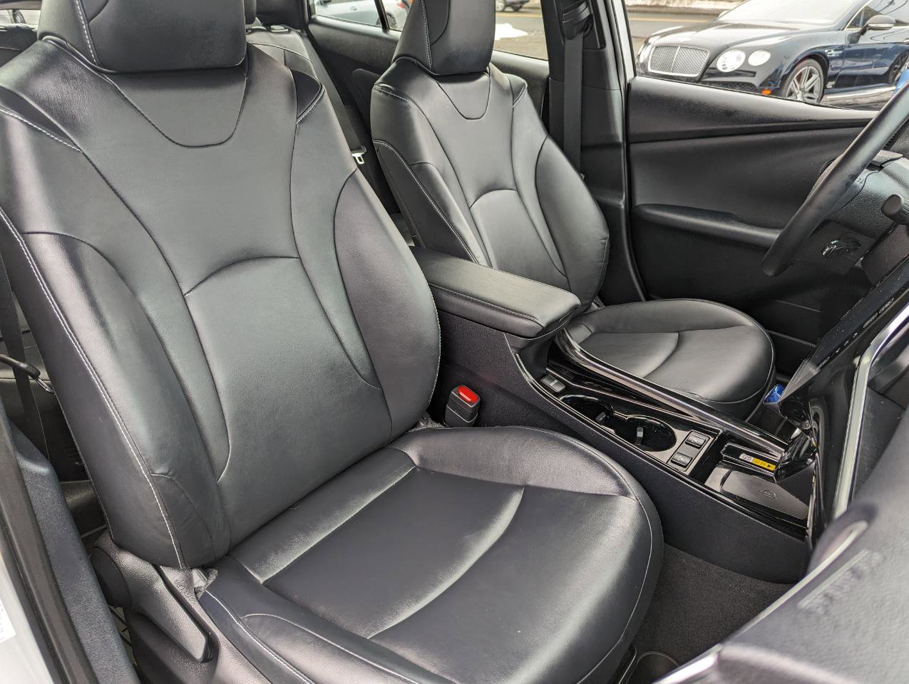 Used 2022 Toyota Prius Prime XLE image 29