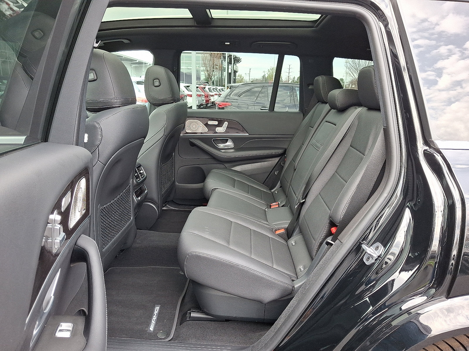 Used 2023 Mercedes-Benz GLS 450 4MATIC image 11