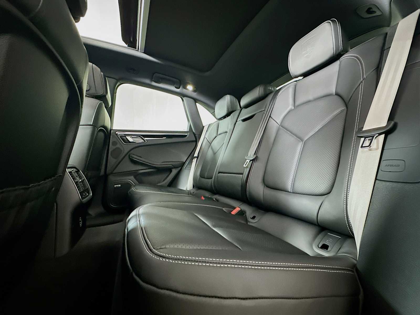 New 2026 Porsche Macan image 23