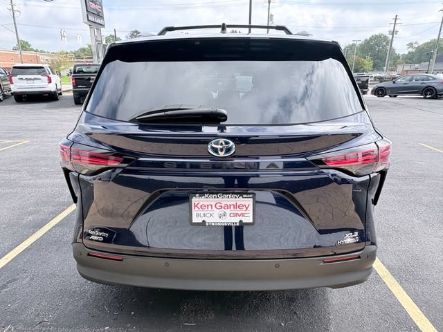 Used 2022 Toyota Sienna XLE w/ XLE Plus Package AWD/4WD image 5
