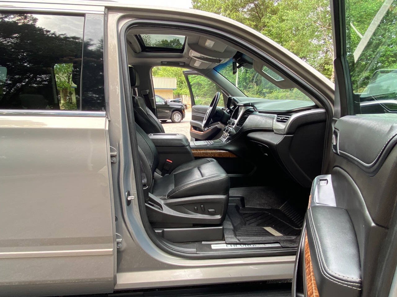 Used 2017 Chevrolet Suburban Premier RWD image 66