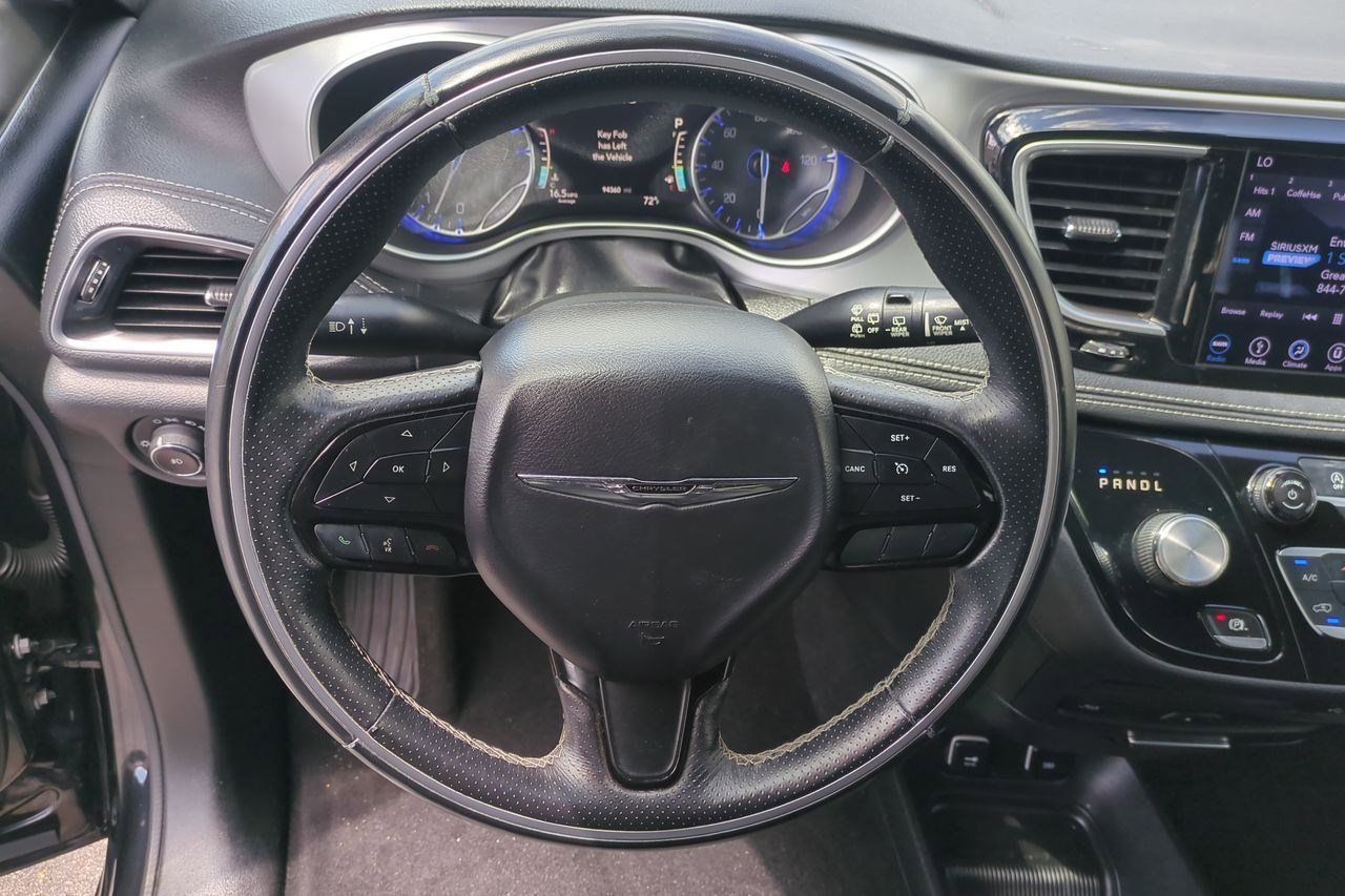 Used 2018 Chrysler Pacifica Limited image 11