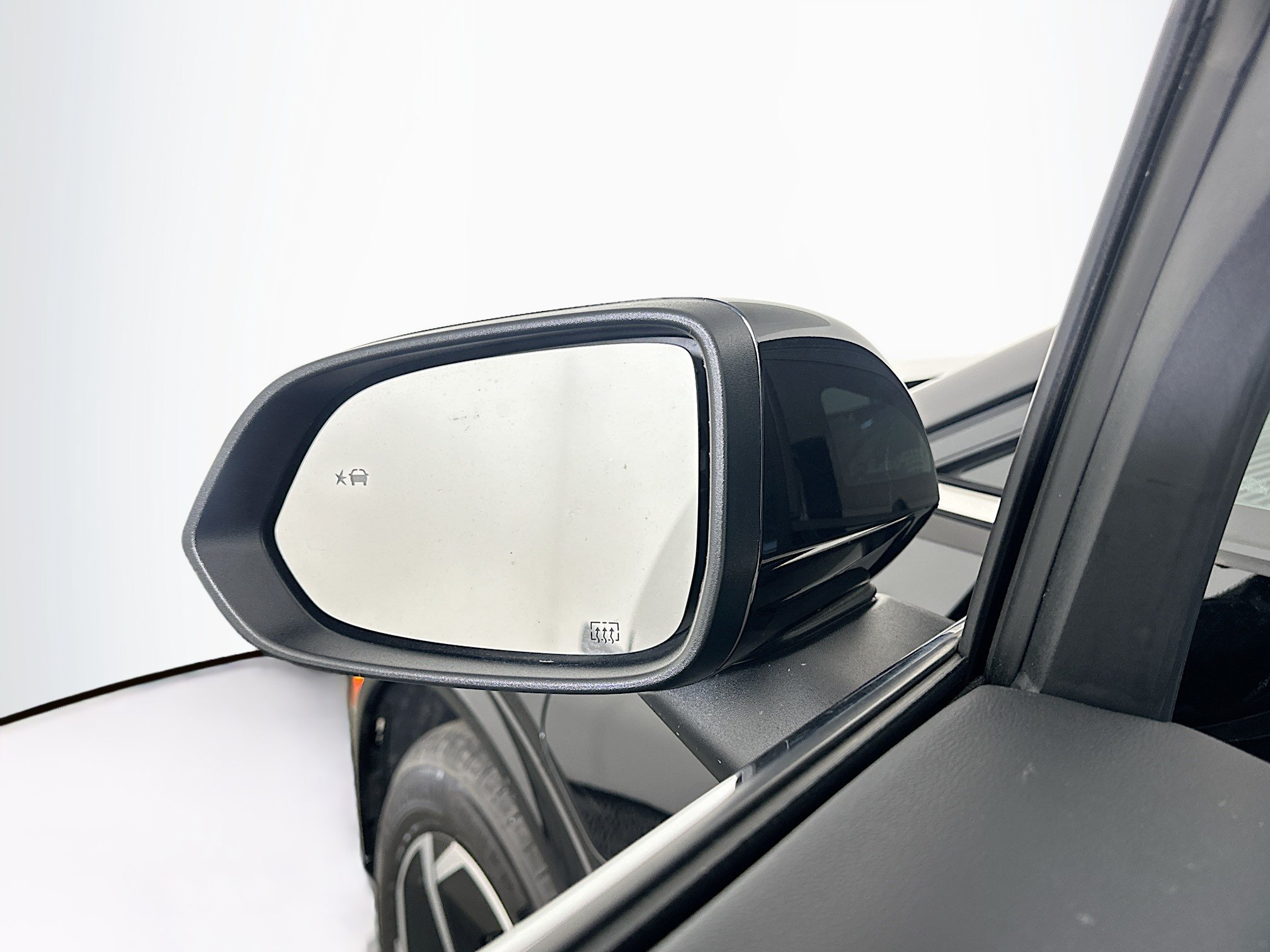 Used 2025 Chevrolet Equinox EV LT FWD image 16
