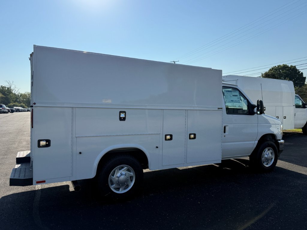 New 2027 Ford E-350 and Econoline 350 Super Duty w/ Power Equipment Group RWD image 13