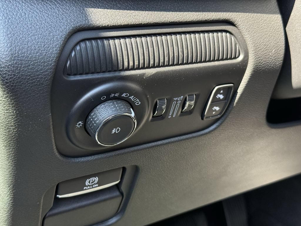 Used 2024 Jeep Wagoneer Series III w/ Premium Group I AWD/4WD image 12