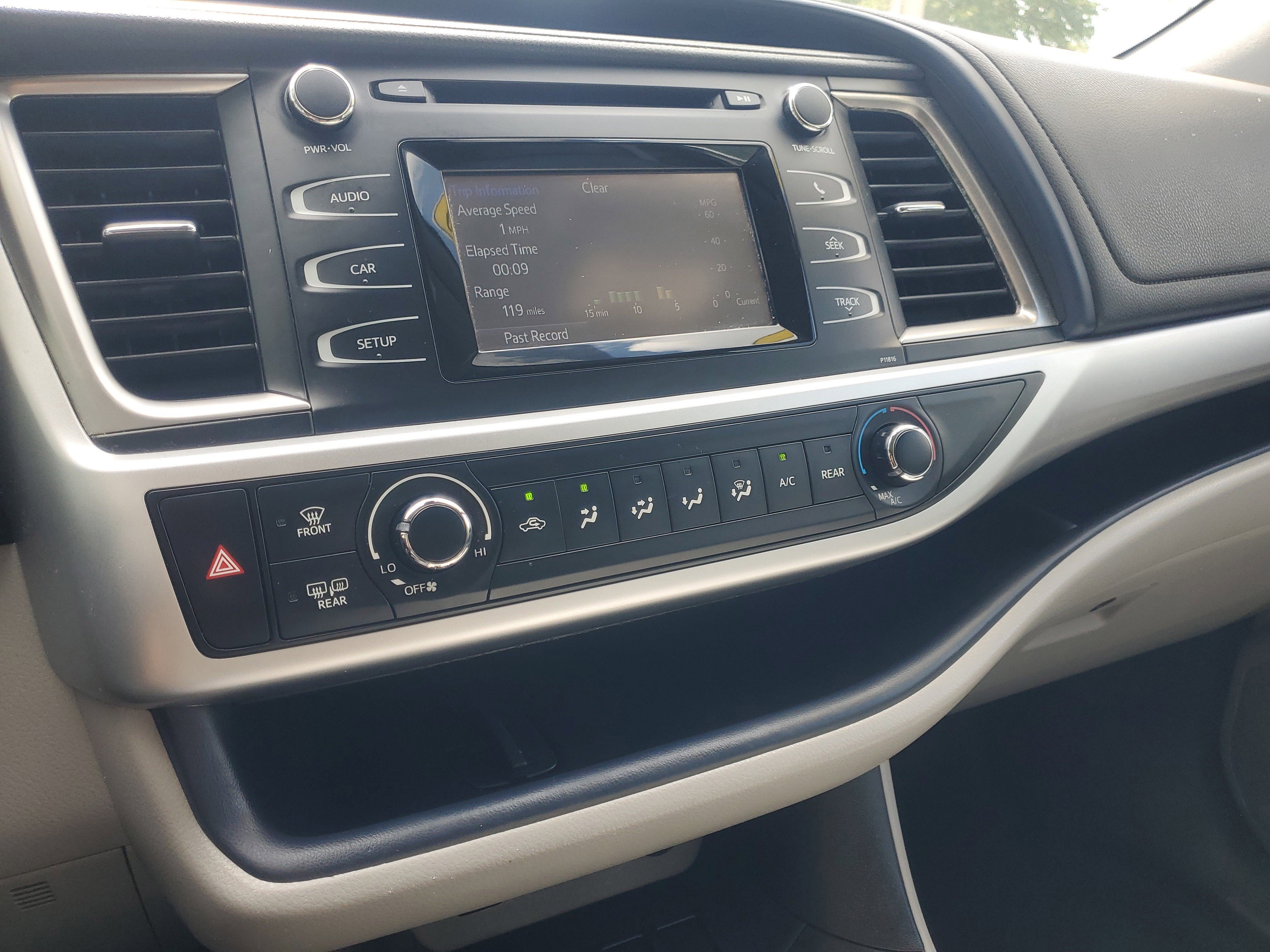 Used 2019 Toyota Highlander LE FWD image 26