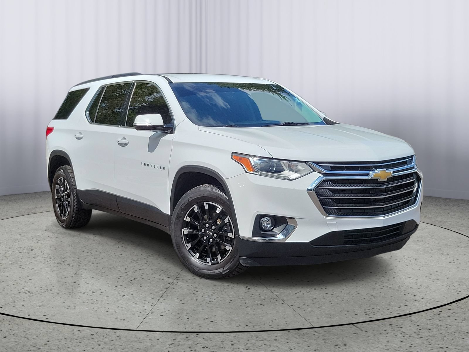 Used 2019 Chevrolet Traverse LT w/ LPO, Floor Liner Package AWD/4WD image 1