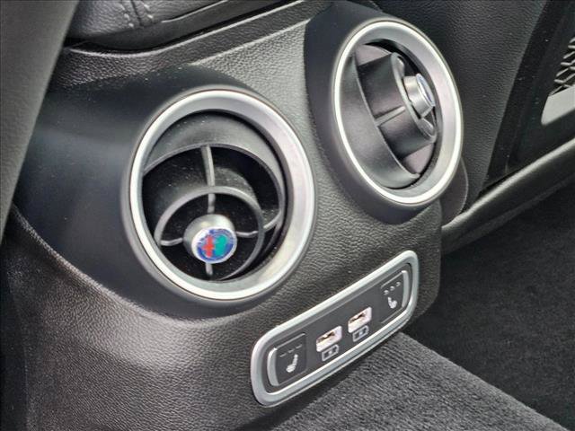 Used 2022 Alfa Romeo Giulia Sprint RWD image 18