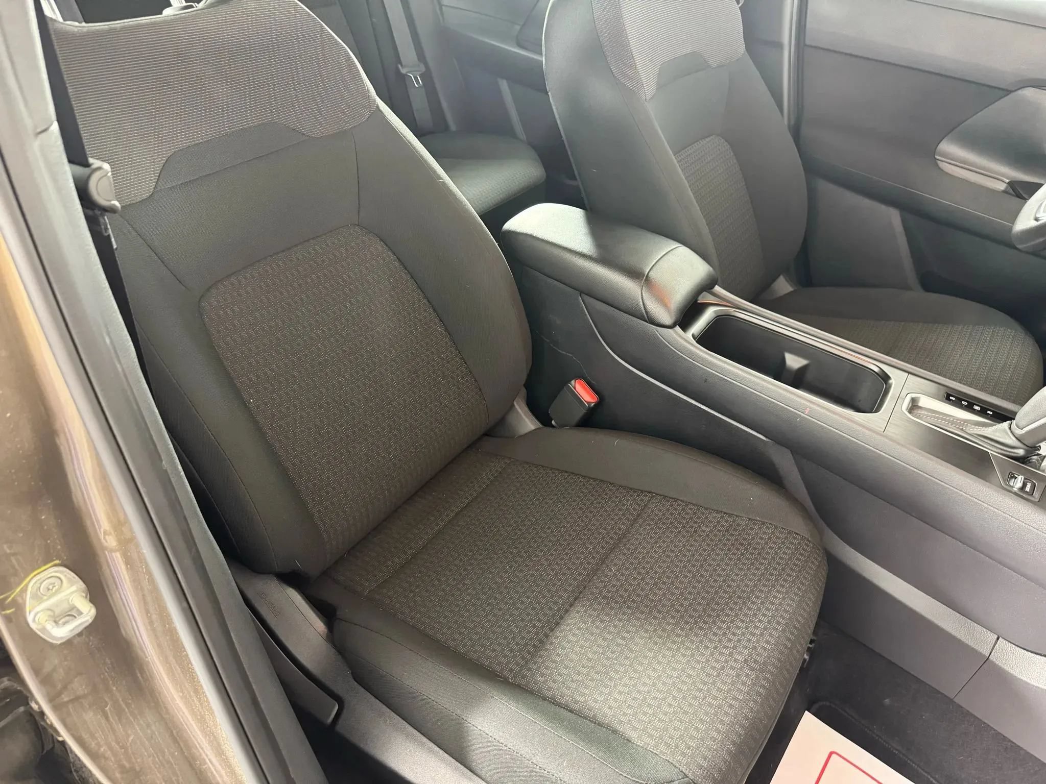 Used 2025 Nissan Kicks S AWD/4WD image 30