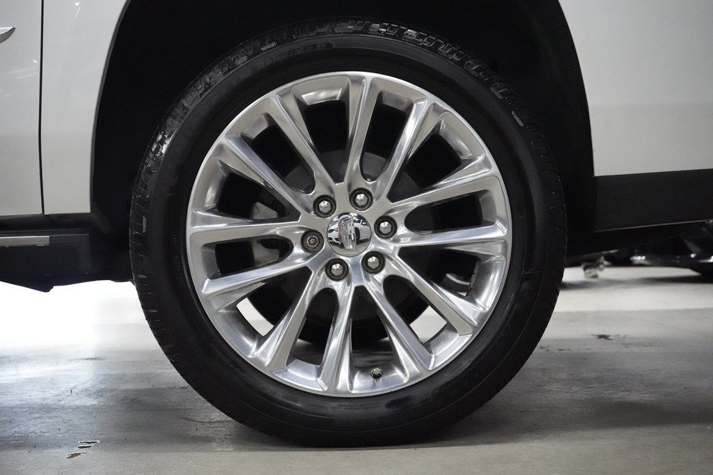 Used 2018 Cadillac Escalade ESV Premium Luxury AWD/4WD image 37