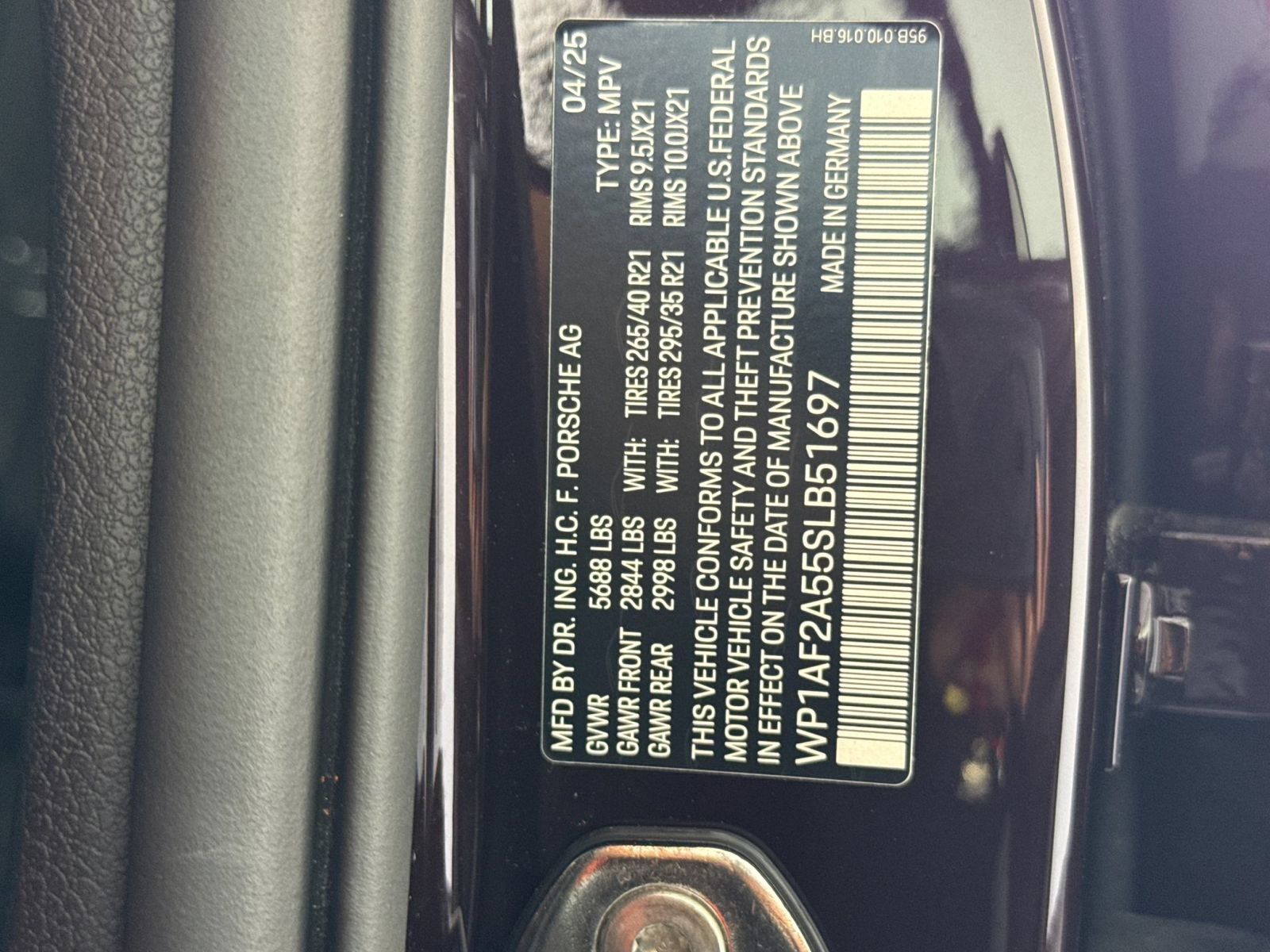 Certified 2025 Porsche Macan GTS AWD/4WD image 35