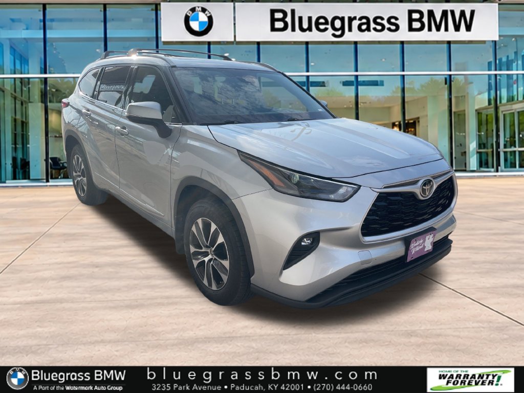 Used 2022 Toyota Highlander XLE AWD/4WD image 6