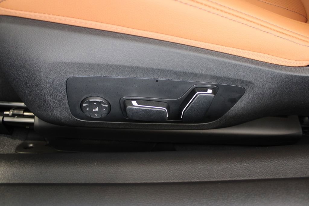 Used 2025 BMW 430i xDrive Coupe w/ Premium Package image 28