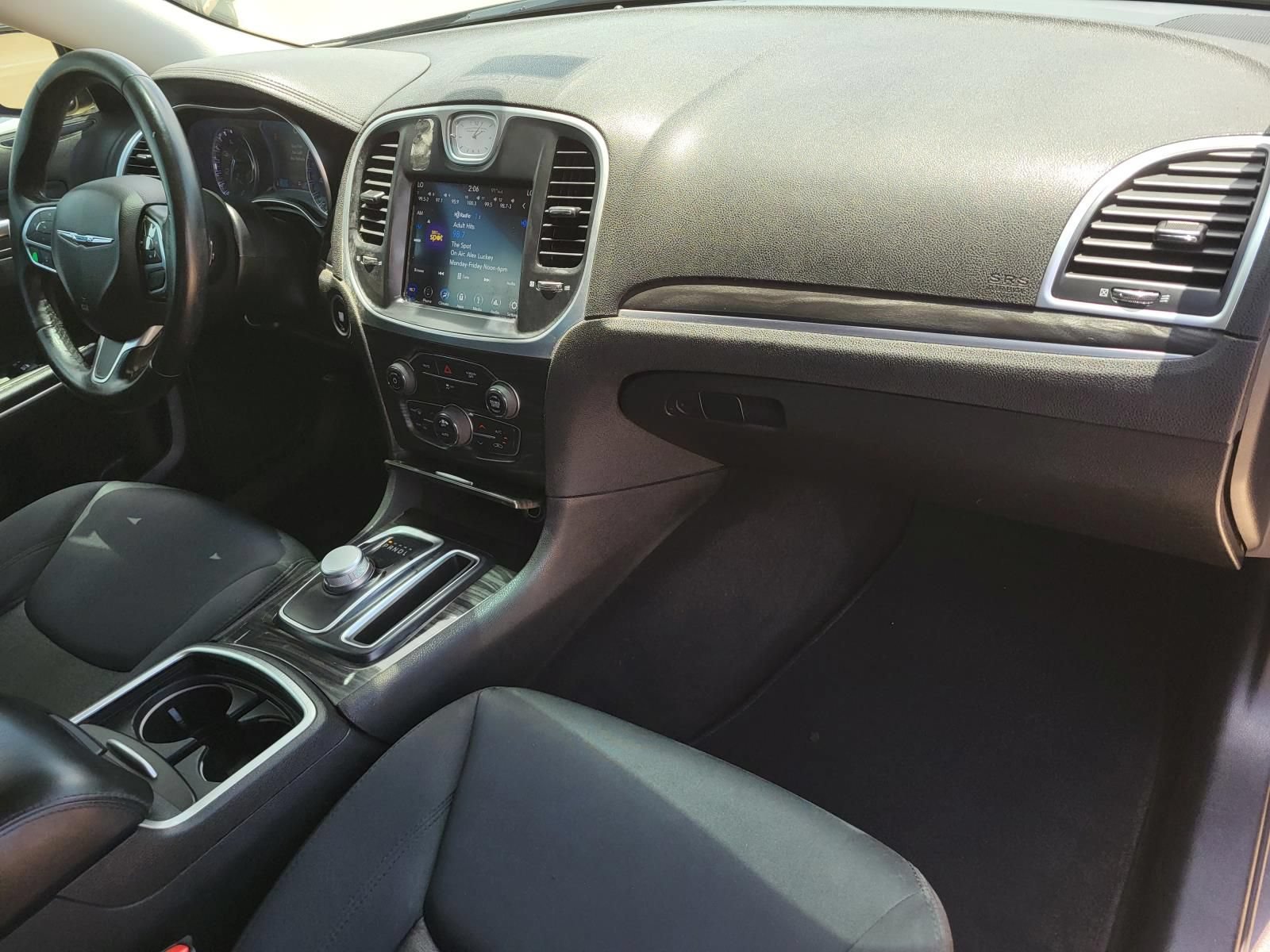 Used 2019 Chrysler 300 Touring w/ Sport Appearance Package RWD image 7