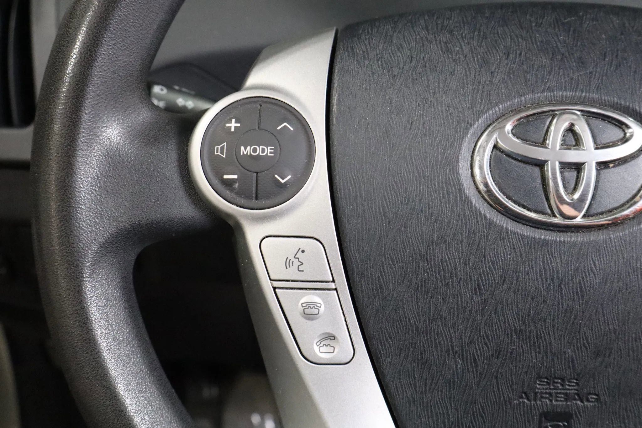 Used 2013 Toyota Prius Plug-In Hybrid image 27