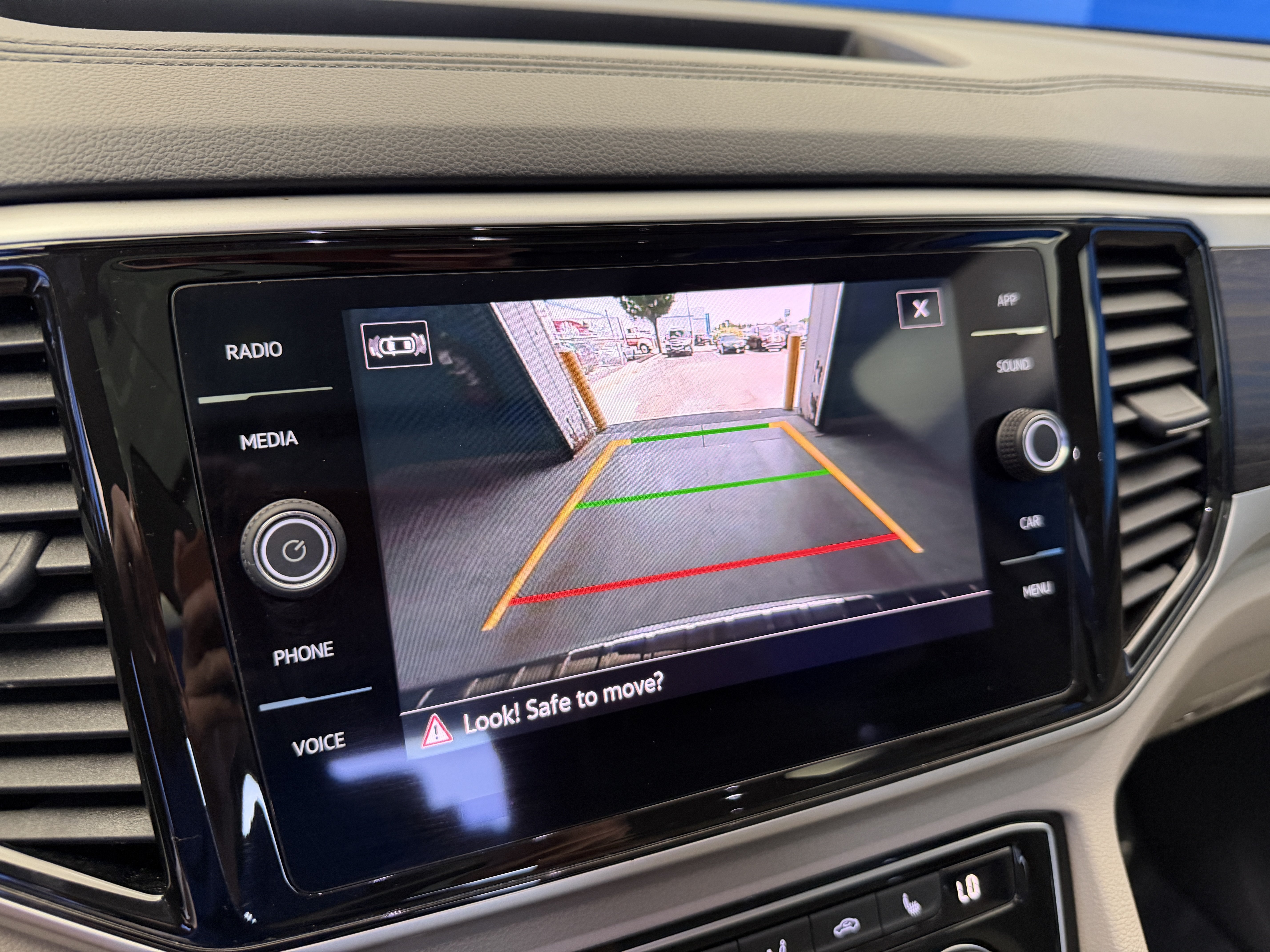Certified 2023 Volkswagen Atlas SE w/ Panoramic Sunroof Package FWD image 20