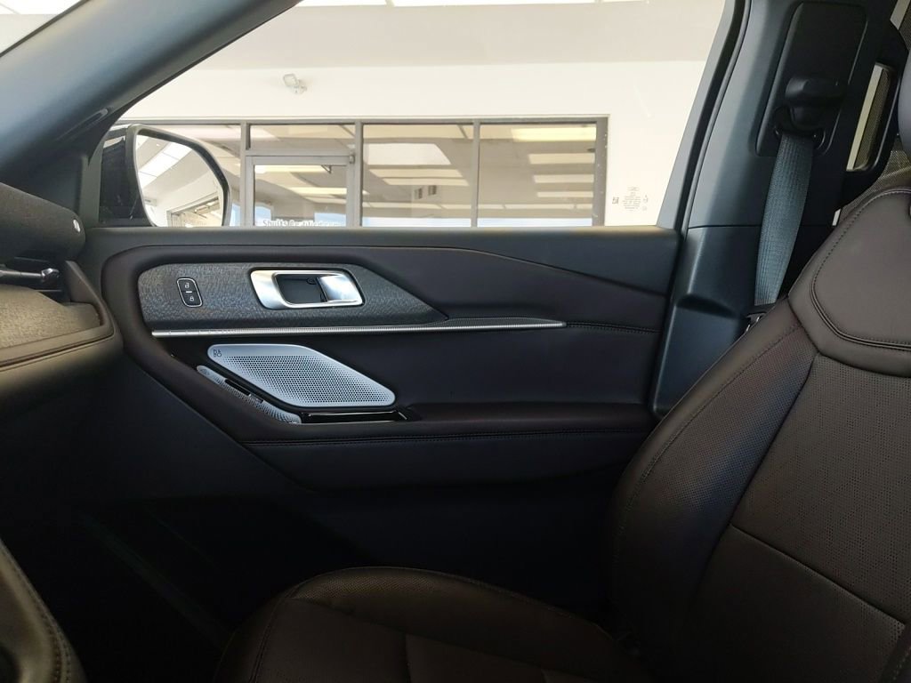 Used 2025 Ford Explorer Platinum AWD/4WD image 26